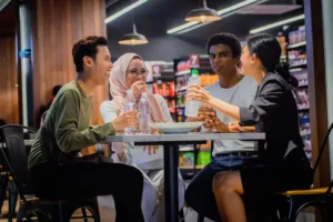 Mahasiswa Sedang Menikmati Kuliner Malam Jogja